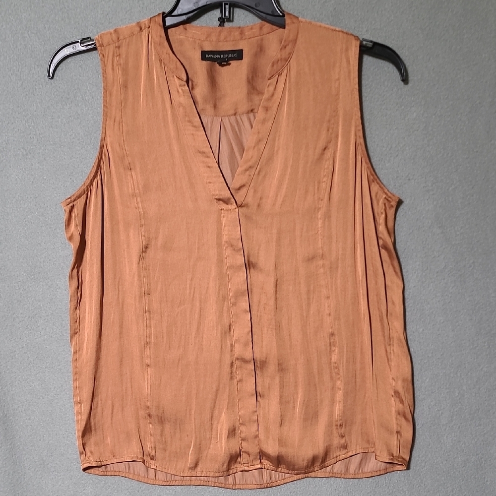 BANANA REPUBLIC Women's Sleeveless V-Neck Bronze Button Up Blouse - Size Medium‎